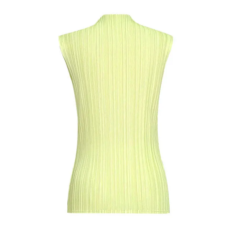 Comfy Solid Color Mock Neck Slim Fit Pleated Sleeveless Top